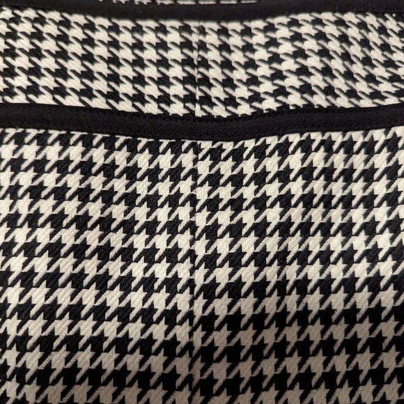 Covington Essentials skirt. Weave houndstooth pattern with side Zipper. - Picture 3 of 4